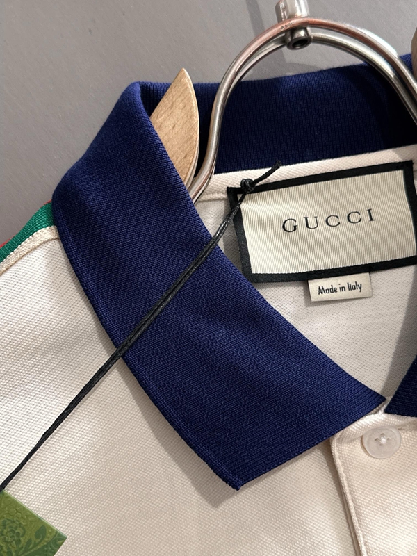 ブランドTシャツ側面デザイン